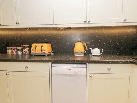 Fridge, dishwasher, cookware/dishes/utensils