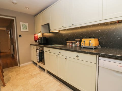 Fridge, dishwasher, cookware/dishes/utensils