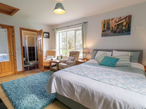 3 bedrooms, individually decorated, individually furnished, free WiFi