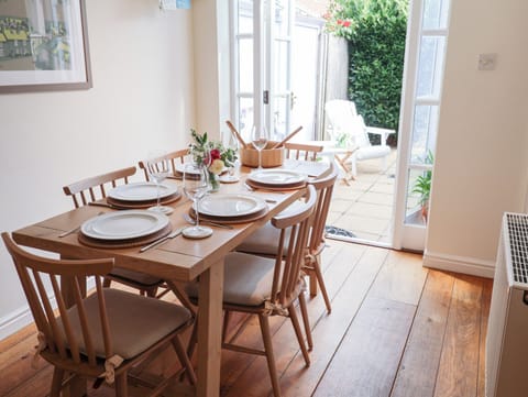 Cottage | Dining