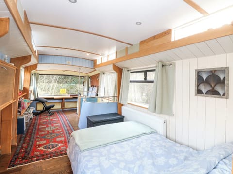 1 bedroom, individually decorated, individually furnished