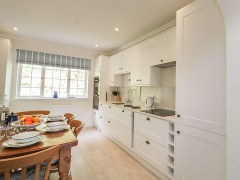 Fridge, dishwasher, cookware/dishes/utensils