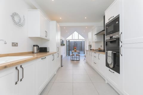 Dishwasher, toaster, cookware/dishes/utensils