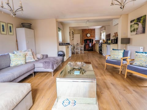 Cottage | Living area