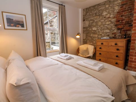 2 bedrooms, individually decorated, individually furnished, free WiFi