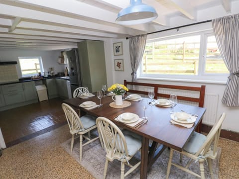 Cottage | Dining