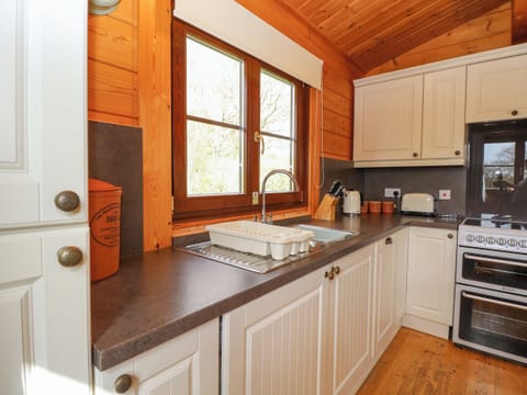 Dishwasher, cookware/dishes/utensils