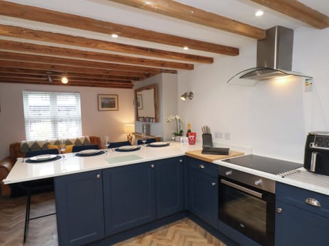 Fridge, dishwasher, cookware/dishes/utensils