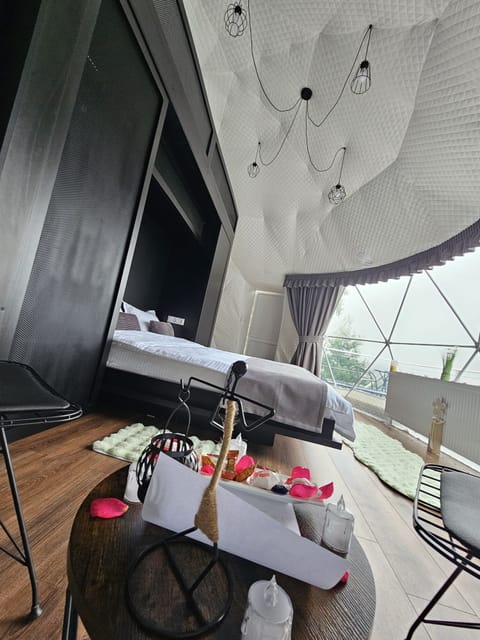 Deluxe Cabin, Balcony, Mountain View | 1 bedroom, hypo-allergenic bedding available, WiFi (free), bed sheets