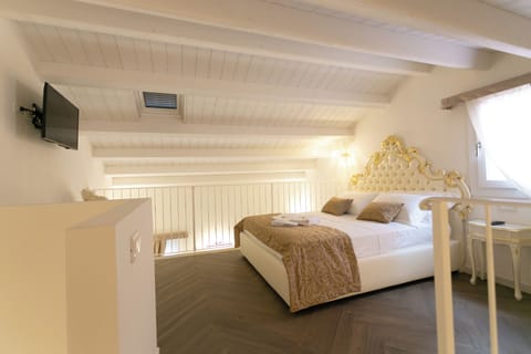 Deluxe Quadruple Room | In-room safe, blackout drapes, soundproofing, free WiFi