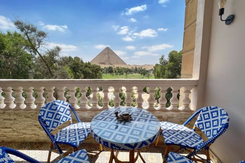 Basic Apartment | Outdoor dining