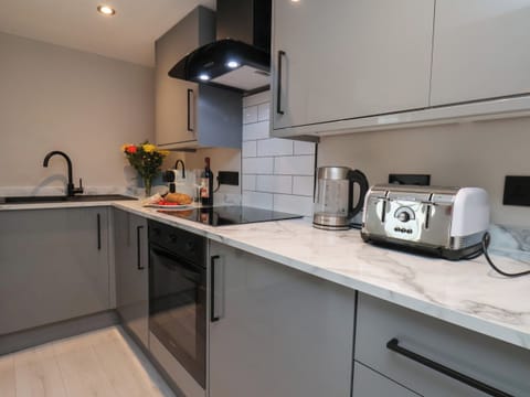 Dishwasher, electric kettle, cookware/dishes/utensils