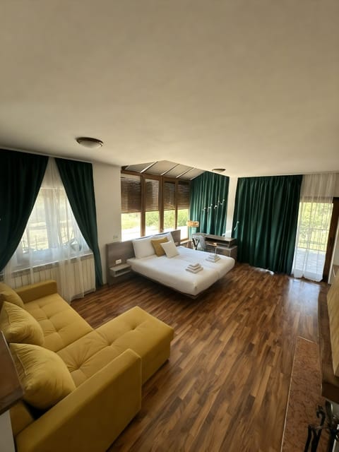 Deluxe Suite, Balcony, Garden View | Free minibar, free WiFi, bed sheets