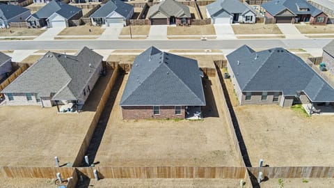 It is just 5 miles from the University of Arkansas and the center of Downtown Fayetteville to enjoy a Razorback game, our entertainment district, historic square, and many shops and eateries.