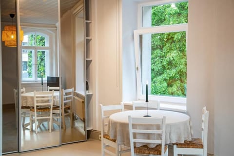 Apartment, 1 Bedroom, Patio, Garden View | Dining room