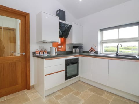 Fridge, dishwasher, cookware/dishes/utensils