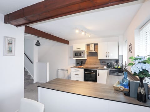 Fridge, dishwasher, electric kettle, cookware/dishes/utensils