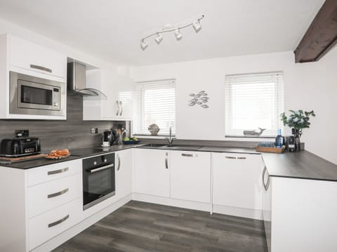 Fridge, dishwasher, electric kettle, cookware/dishes/utensils