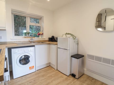 Cookware/dishes/utensils