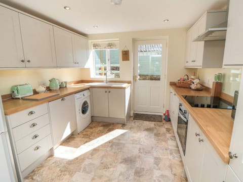 Fridge, dishwasher, electric kettle, toaster