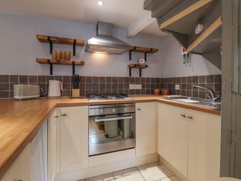 Fridge, cookware/dishes/utensils