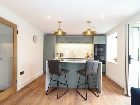 Fridge, dishwasher, electric kettle, toaster