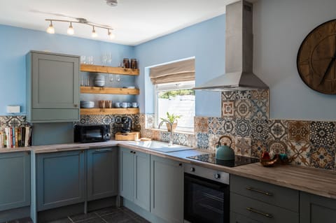 Fridge, dishwasher, electric kettle, toaster