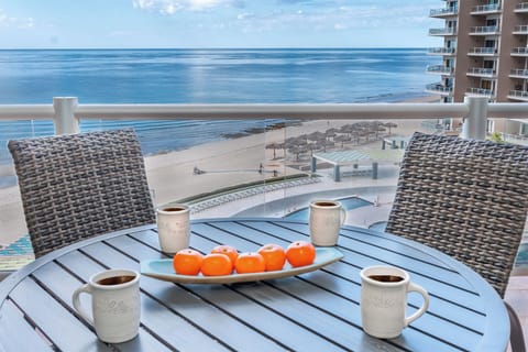 Dining table for 4 on the terrace