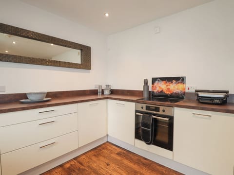 Fridge, electric kettle, toaster, cookware/dishes/utensils