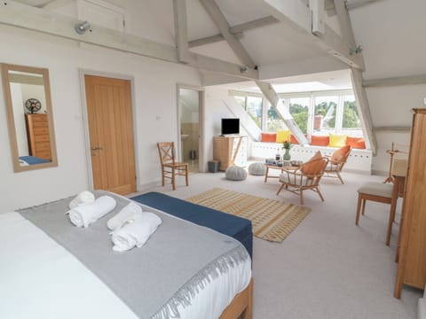4 bedrooms, WiFi (free), individually decorated, individually furnished
