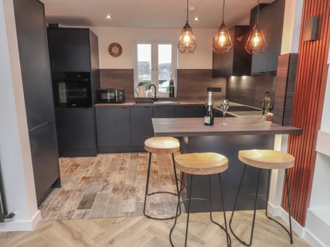 Fridge, dishwasher, cookware/dishes/utensils