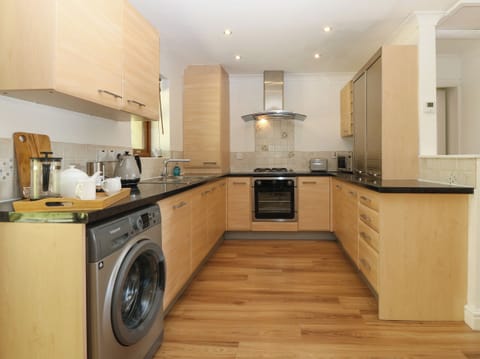 Fridge, dishwasher, electric kettle, toaster