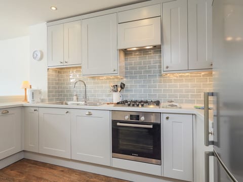 Fridge, dishwasher, cookware/dishes/utensils