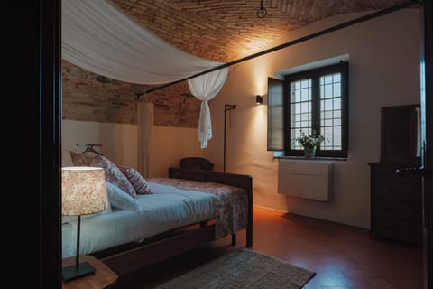 Deluxe Condo, Lake View | Individually decorated, individually furnished, blackout drapes