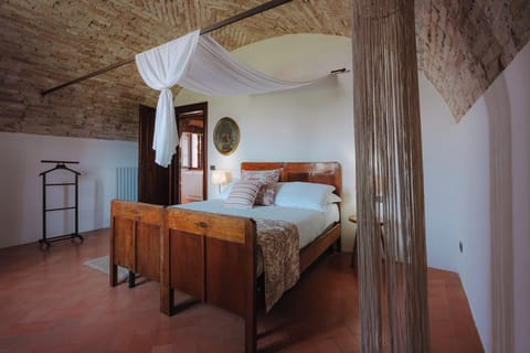 Deluxe Condo, Lake View | Individually decorated, individually furnished, blackout drapes