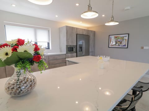 Cookware/dishes/utensils