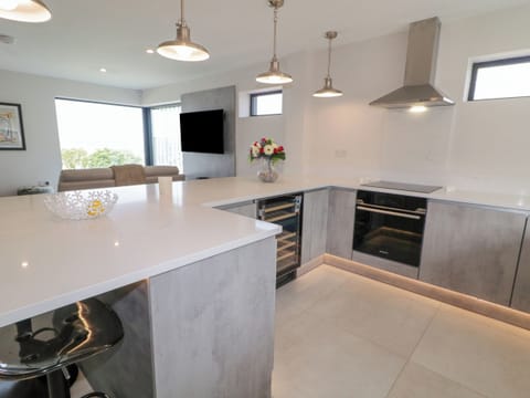 Cookware/dishes/utensils