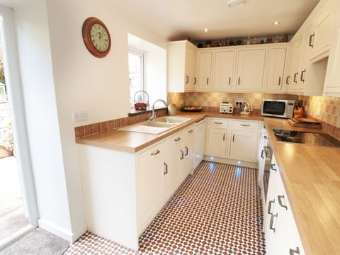 Fridge, dishwasher, cookware/dishes/utensils