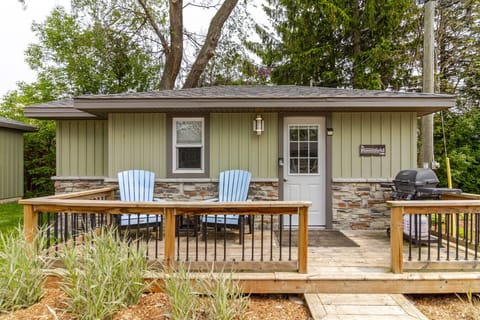 West Lake Cottages - Bloomfield Lodge