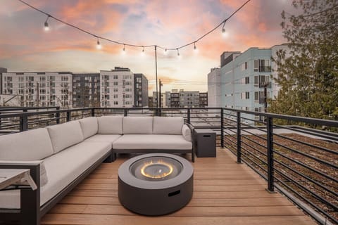 Rooftop deck with stunning views!