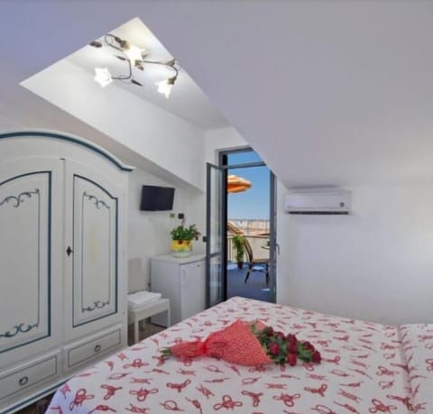 Classic Townhome, Partial Sea View | 1 bedroom, iron/ironing board, free WiFi