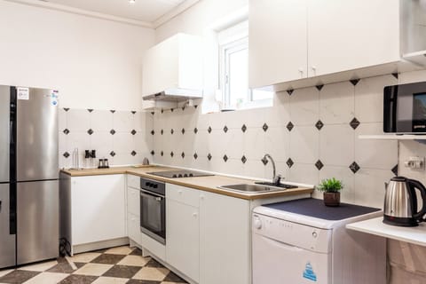 House, Sea View | Private kitchen | Full-size fridge, microwave, oven, stovetop