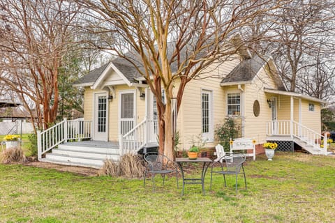 Lake Village Vacation Rental | 1BR | 1BA | Steps Required | 1,000 Sq Ft