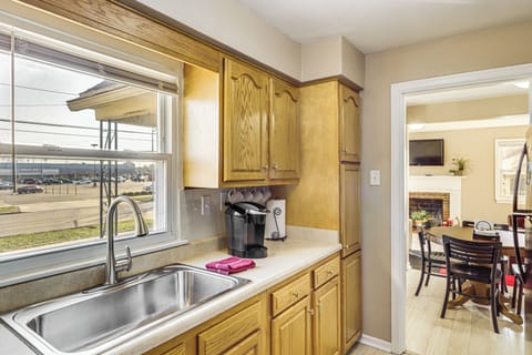 Kitchen | 1st Floor | Cooking Basics | Slow Cooker | Blender | Toaster