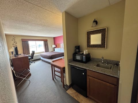 Deluxe Room, 1 King Bed, Non Smoking | Desk, iron/ironing board, free WiFi