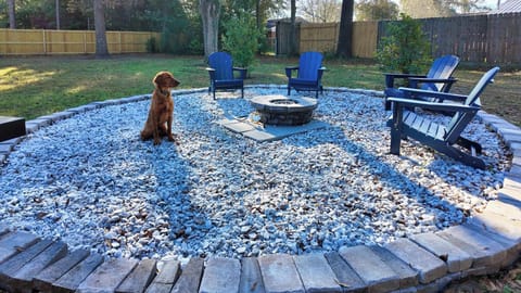 Charming 4BR/2BA Home in Bainbridge - backyard fire pit