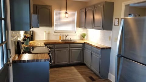 Fully equipped kitchen.