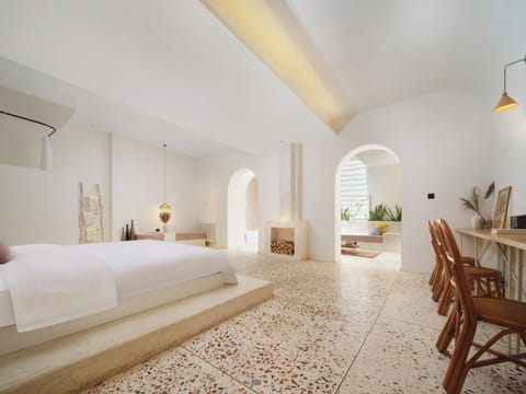 Design Quadruple Room | Soundproofing, iron/ironing board (on request), WiFi (free)
