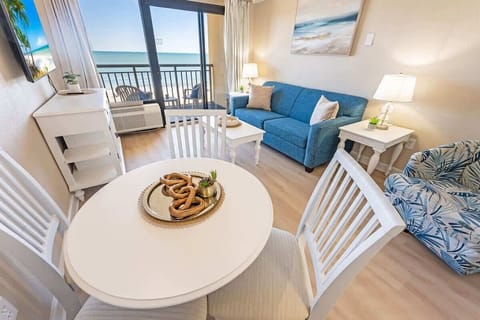 Large Living Area with Amazing Views