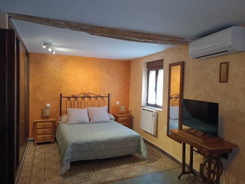 3 bedrooms, blackout drapes, iron/ironing board